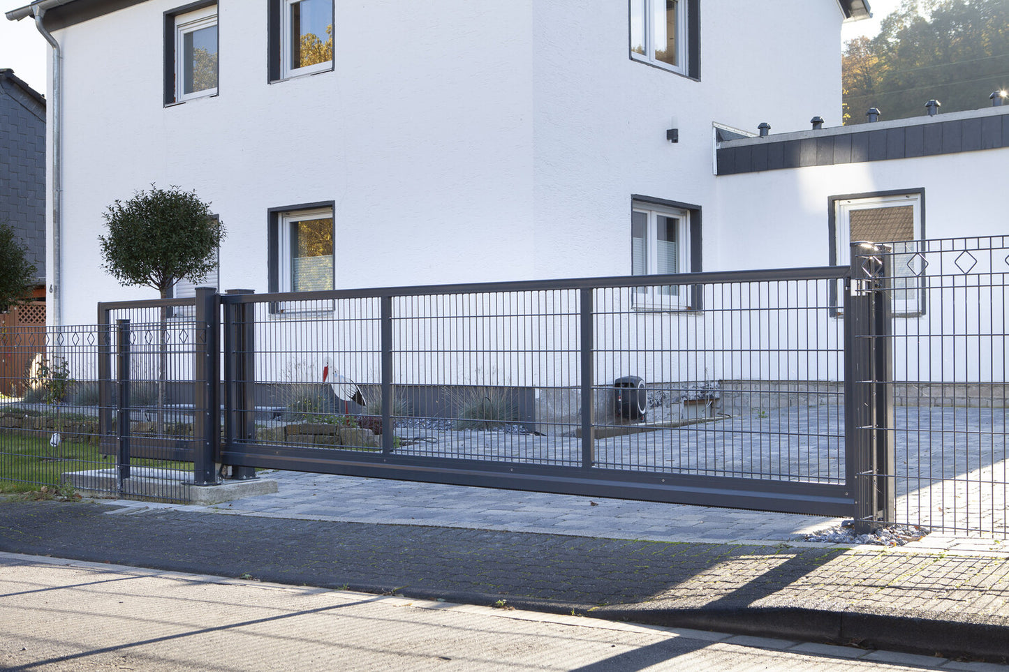 Schiebetor V-Star F60 integrierter elektrischer Antrieb im Pfosten 400-450cm Lichte Weite in 3 verschiedenen Farben